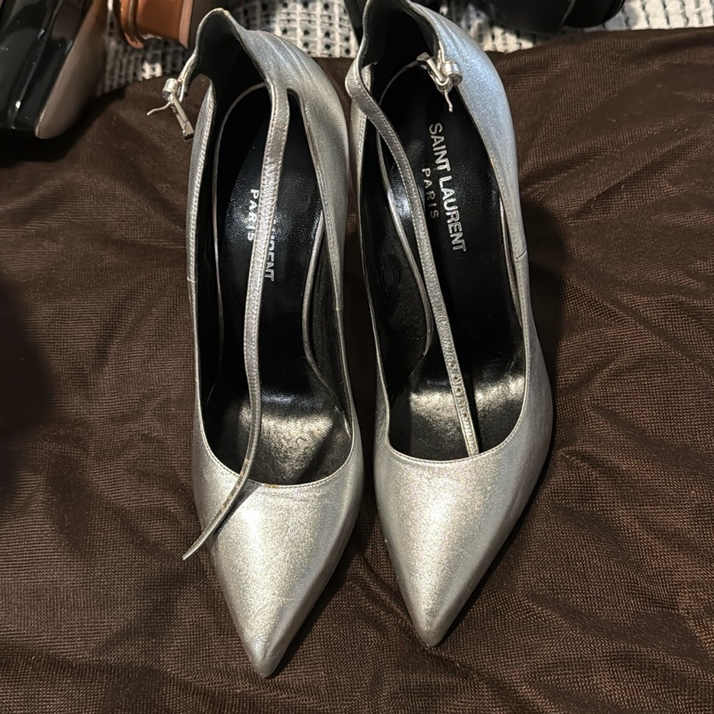 Silver Heels - image 1